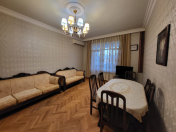 İcarəyə verilir 2 otaqlı 65 m2 köhnə tikili Şah İsmayıl Xətai m.