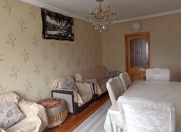 İcarəyə verilir 3 otaqlı 110 m2 köhnə tikili Gənclik m.