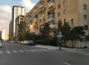 İcarəyə verilir 2 otaqlı 80 m2 köhnə tikili Şah İsmayıl Xətai m.