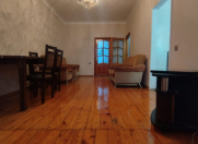 Satılır 2 otaqlı 55 m2 köhnə tikili Moskva univermağı