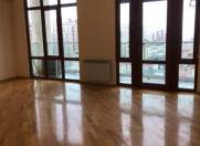 İcarəyə verilir 3 otaqlı 136 m2 yeni tikili Gənclik m.