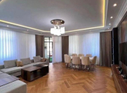 Satılır 4 otaqlı 206 m2 yeni tikili 28 May m.