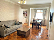 Satılır 2 otaqlı 70 m2 köhnə tikili Gənclik m.