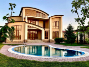 İcarəyə verilir 5 otaqlı 450 m2 bağ evi Novxanı