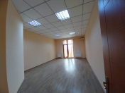 İcarəyə verilir 5 otaqlı 150 m2 ofis 28 May m.