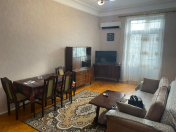 İcarəyə verilir 2 otaqlı 80 m2 köhnə tikili Nizami m.