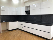 İcarəyə verilir 3 otaqlı 135 m2 yeni tikili Nəsimi r.