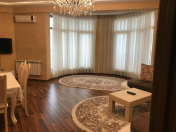 İcarəyə verilir 3 otaqlı 136 m2 yeni tikili 28 May m.