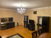 İcarəyə verilir 3 otaqlı 120 m2 köhnə tikili Yasamal r.