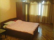 İcarəyə verilir 5 otaqlı 200 m2 yeni tikili Şah İsmayıl Xətai m.