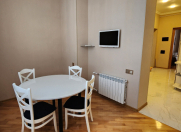 İcarəyə verilir 2 otaqlı 70 m2 köhnə tikili 28 May m.