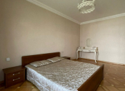 İcarəyə verilir 4 otaqlı 80 m2 köhnə tikili Gənclik m.