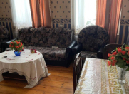 İcarəyə verilir 4 otaqlı 90 m2 köhnə tikili Şah İsmayıl Xətai m.