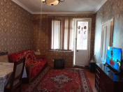 Satılır 1 otaqlı 35 m2 köhnə tikili Memar Əcəmi m.