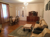 İcarəyə verilir 4 otaqlı 100 m2 köhnə tikili Türkiyə səfirliyi