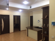 İcarəyə verilir 10 otaqlı 300 m2 ofis Tibb Universiteti