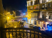 İcarəyə verilir 2 otaqlı 90 m2 köhnə tikili Sahil m.