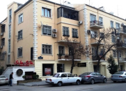 İcarəyə verilir 2 otaqlı 60 m2 köhnə tikili 28 May m.