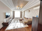 Satılır 5 otaqlı 250 m2 yeni tikili Elmlər Akademiyası m.