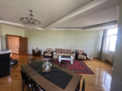 Satılır 4 otaqlı 200 m2 yeni tikili Gənclik m.