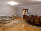 İcarəyə verilir 3 otaqlı 115 m2 köhnə tikili Gənclik m.