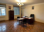 İcarəyə verilir 18 otaqlı 520 m2 ofis Memar Əcəmi m.