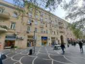 Satılır 4 otaqlı 100 m2 köhnə tikili Səbail r.