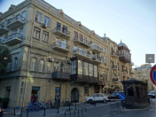 İcarəyə verilir 2 otaqlı 70 m2 köhnə tikili İçəri Şəhər m.