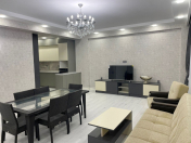 İcarəyə verilir 3 otaqlı 135 m2 yeni tikili Nizami m.