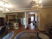 İcarəyə verilir 3 otaqlı 90 m2 köhnə tikili Gənclik m.