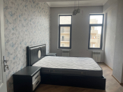 İcarəyə verilir 3 otaqlı 80 m2 yeni tikili ABŞ səfirliyi