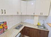 İcarəyə verilir 2 otaqlı 200 m2 köhnə tikili Həzi Aslanov m.