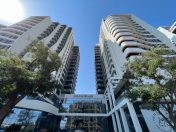 Satılır 3 otaqlı 135 m2 yeni tikili Bayıl parkı