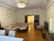 İcarəyə verilir 3 otaqlı 130 m2 yeni tikili Şah İsmayıl Xətai m.