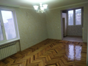 Satılır 2 otaqlı 50 m2 köhnə tikili Elmlər Akademiyası m.