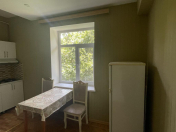 İcarəyə verilir 2 otaqlı 62 m2 köhnə tikili Elmlər Akademiyası m.