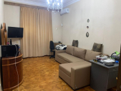 İcarəyə verilir 3 otaqlı 90 m2 köhnə tikili 28 May m.