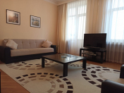 İcarəyə verilir 2 otaqlı 85 m2 köhnə tikili İçəri Şəhər m.