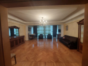 İcarəyə verilir 3 otaqlı 100 m2 köhnə tikili 28 May m.