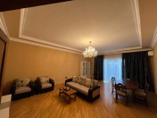 İcarəyə verilir 4 otaqlı 220 m2 yeni tikili 28 May m.