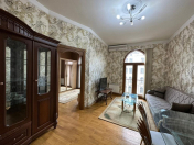 İcarəyə verilir 2 otaqlı 65 m2 köhnə tikili 28 May m.