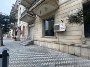 İcarəyə verilir 2 otaqlı 245 m2 obyekt Şah İsmayıl Xətai m.