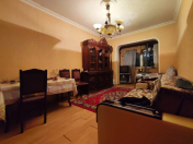 Satılır 3 otaqlı 80 m2 köhnə tikili Gənclik m.