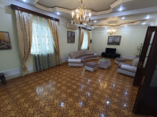 İcarəyə verilir 10 otaqlı 600 m2 villa 8 Noyabr m.