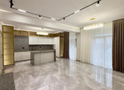 Satılır 4 otaqlı 190 m2 yeni tikili Elmlər Akademiyası m.