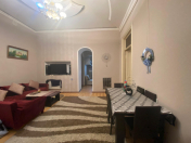 Satılır 4 otaqlı 125 m2 köhnə tikili Sahil m.