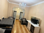 İcarəyə verilir 3 otaqlı 90 m2 köhnə tikili Atatürk parkı