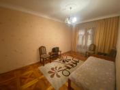 Satılır 4 otaqlı 100 m2 köhnə tikili Neapol dairəsi