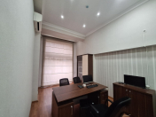 İcarəyə verilir 3 otaqlı 20 m2 ofis Nəriman Nərimanov m.