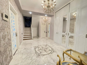 İcarəyə verilir 4 otaqlı 236 m2 yeni tikili İçəri Şəhər m.